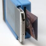 На рынок скоро выйдет чехол polaroid для смартфонов в который встроен принтер, благодаря которому ты сможешь распечатывать фотографии на месте, не плохо, правда?